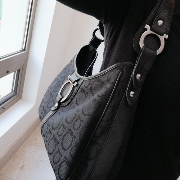 Salvatore Ferragamo shoulder bag - Picture 8 of 15